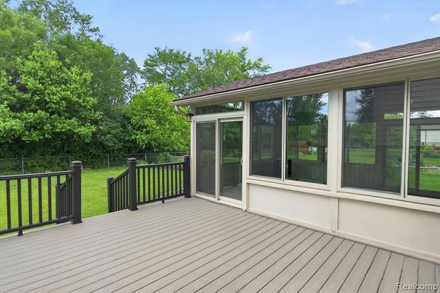 24800 Pamela Street, Flat Rock, MI 48134