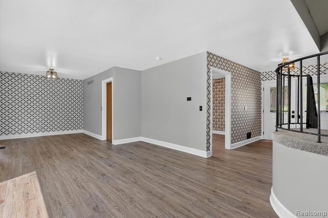 24800 Pamela Street, Flat Rock, MI 48134