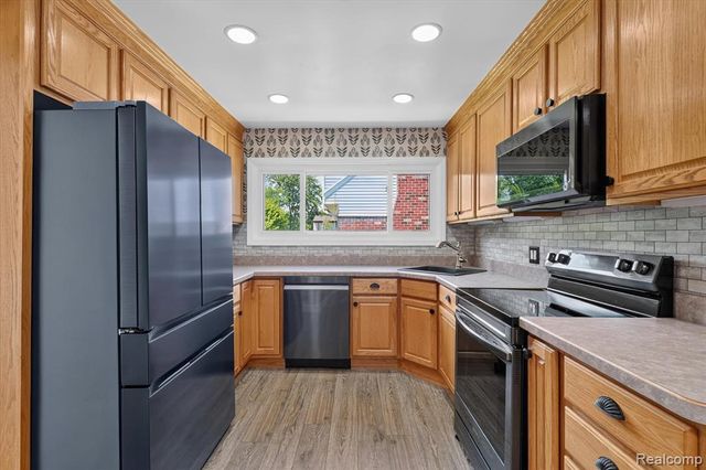 24800 Pamela Street, Flat Rock, MI 48134