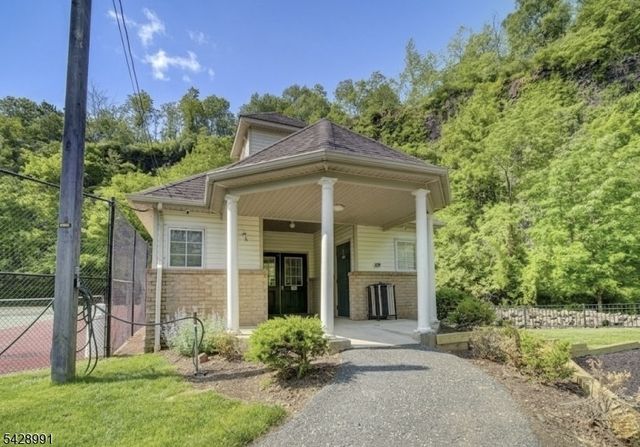 1070 Smith Manor Blvd, West Orange Twp., NJ 07052
