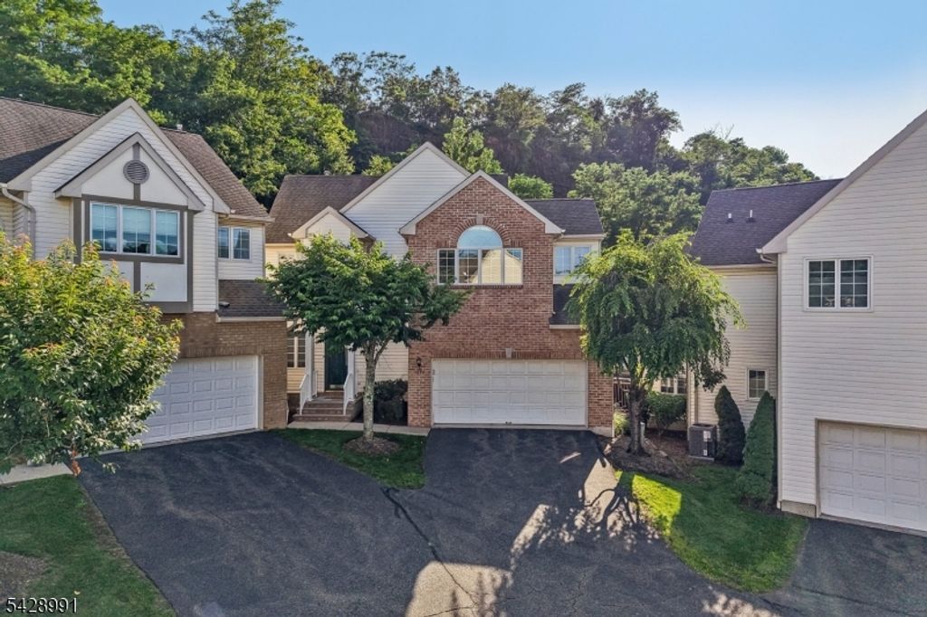 1070 Smith Manor Blvd, West Orange Twp., NJ 07052 — photo 3