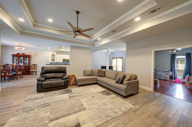 814 Haynie Drive, Runaway Bay, TX 76426