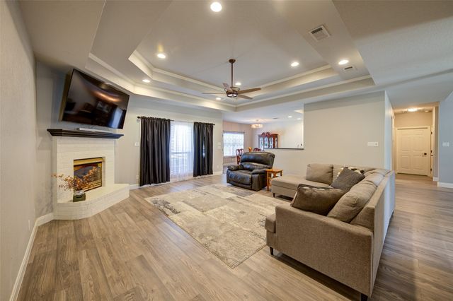 814 Haynie Drive, Runaway Bay, TX 76426