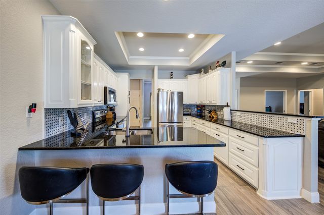 814 Haynie Drive, Runaway Bay, TX 76426