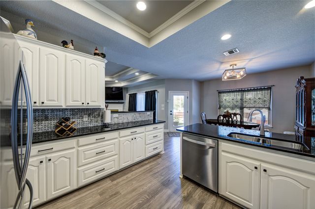 814 Haynie Drive, Runaway Bay, TX 76426