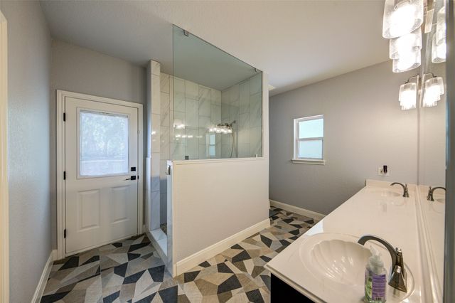 814 Haynie Drive, Runaway Bay, TX 76426