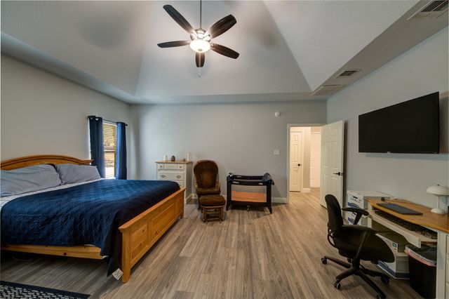 814 Haynie Drive, Runaway Bay, TX 76426