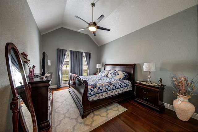 814 Haynie Drive, Runaway Bay, TX 76426