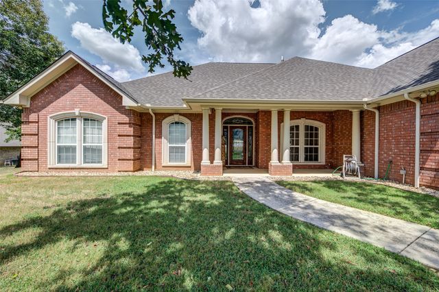 814 Haynie Drive, Runaway Bay, TX 76426