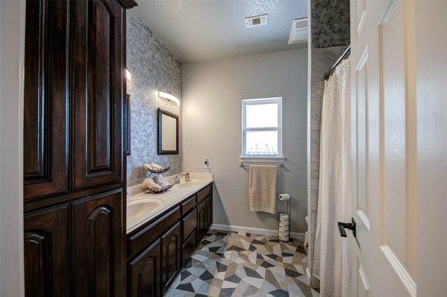 814 Haynie Drive, Runaway Bay, TX 76426