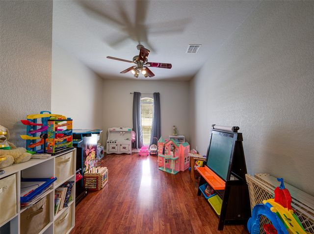 814 Haynie Drive, Runaway Bay, TX 76426