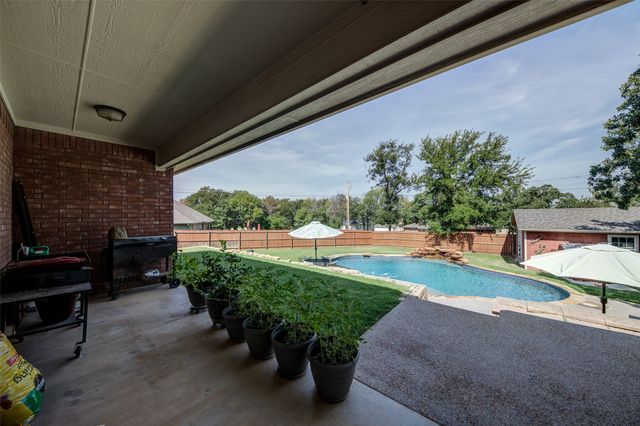 814 Haynie Drive, Runaway Bay, TX 76426