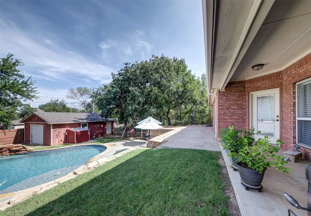 814 Haynie Drive, Runaway Bay, TX 76426