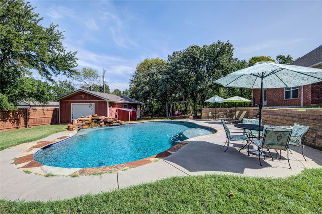 814 Haynie Drive, Runaway Bay, TX 76426
