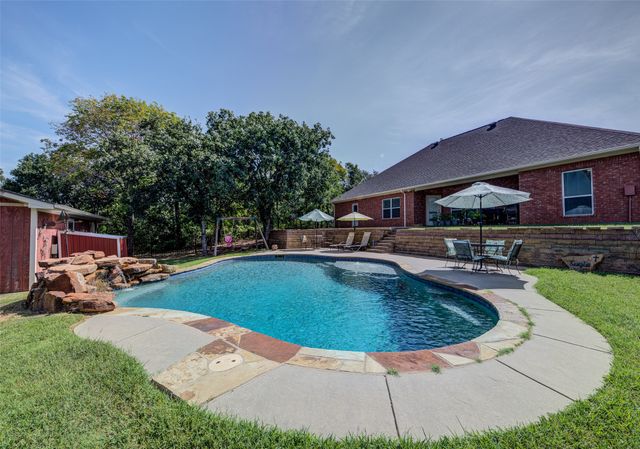 814 Haynie Drive, Runaway Bay, TX 76426