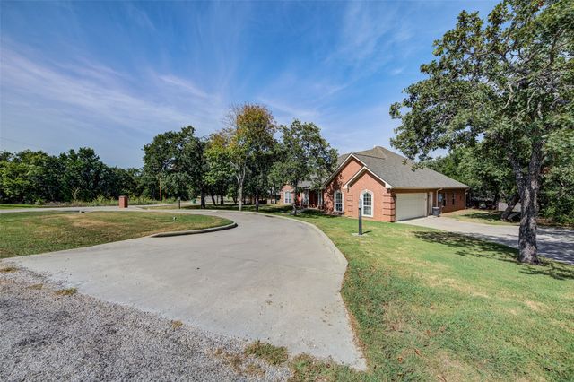 814 Haynie Drive, Runaway Bay, TX 76426