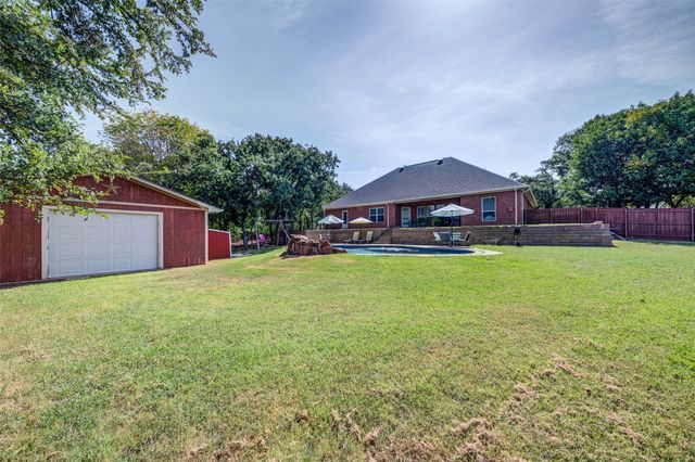814 Haynie Drive, Runaway Bay, TX 76426