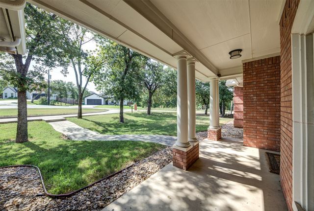 814 Haynie Drive, Runaway Bay, TX 76426