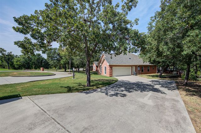 814 Haynie Drive, Runaway Bay, TX 76426