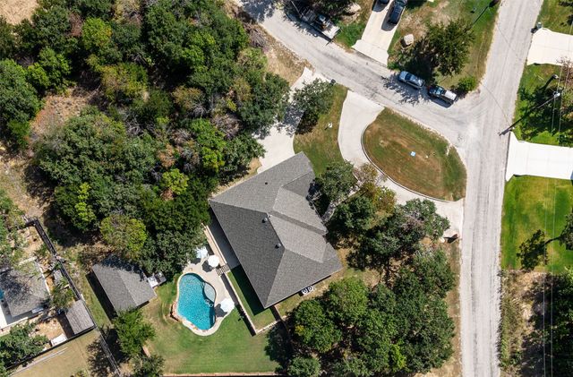 814 Haynie Drive, Runaway Bay, TX 76426
