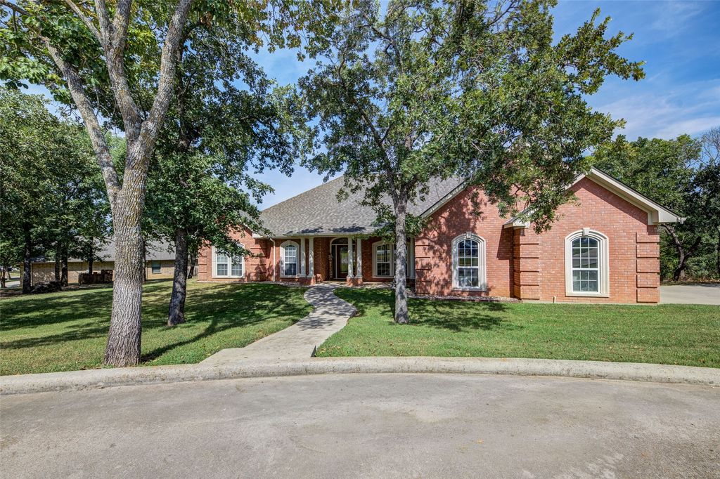 814 Haynie Drive, Runaway Bay, TX 76426