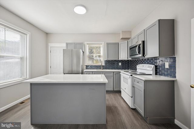 470 ROBBINS ST, Philadelphia, PA 19111