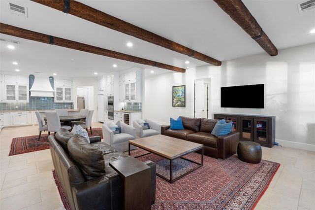 327 Meadowlakes DR, Meadowlakes, TX 78654