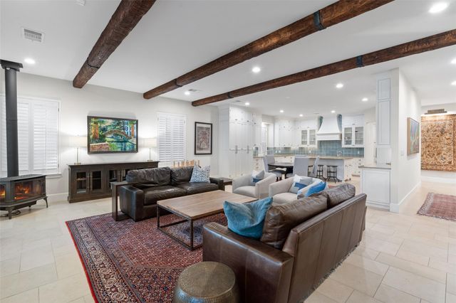 327 Meadowlakes DR, Meadowlakes, TX 78654