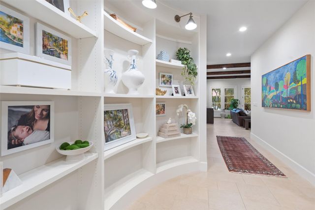 327 Meadowlakes DR, Meadowlakes, TX 78654