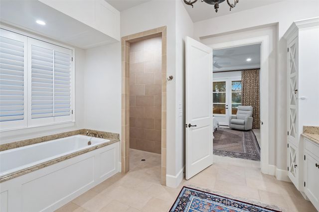 327 Meadowlakes DR, Meadowlakes, TX 78654