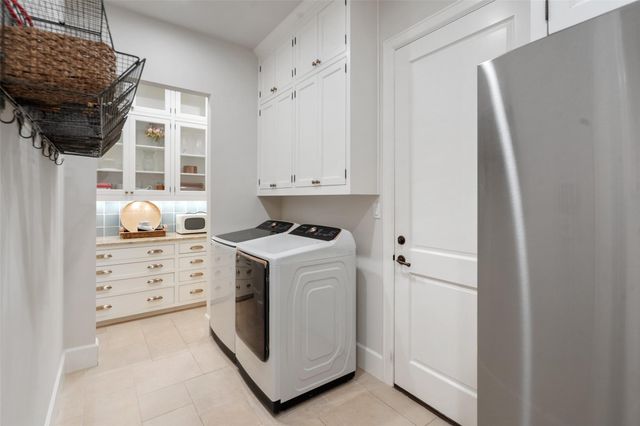 327 Meadowlakes DR, Meadowlakes, TX 78654