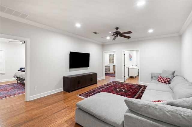 327 Meadowlakes DR, Meadowlakes, TX 78654