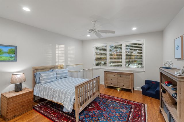 327 Meadowlakes DR, Meadowlakes, TX 78654