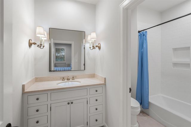 327 Meadowlakes DR, Meadowlakes, TX 78654