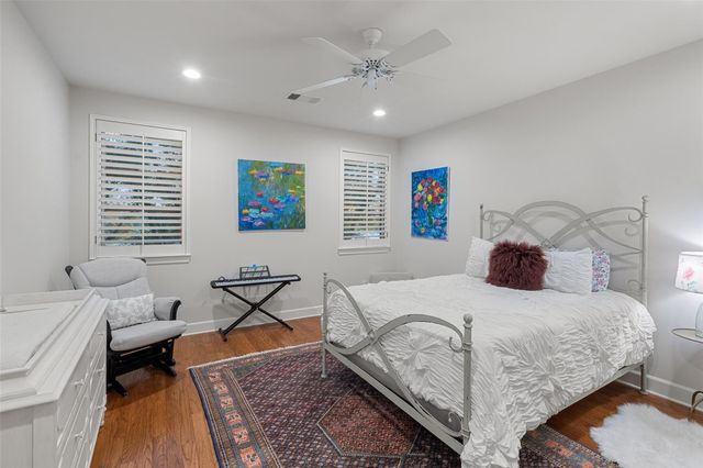 327 Meadowlakes DR, Meadowlakes, TX 78654