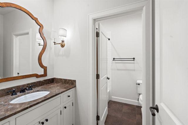 327 Meadowlakes DR, Meadowlakes, TX 78654