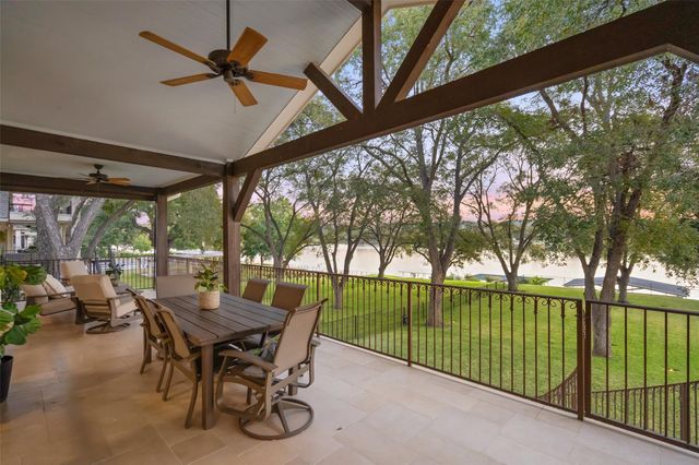 327 Meadowlakes DR, Meadowlakes, TX 78654