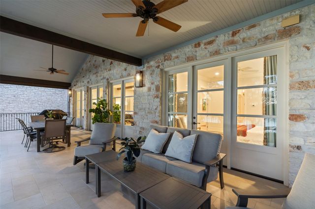 327 Meadowlakes DR, Meadowlakes, TX 78654