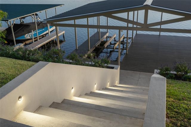 327 Meadowlakes DR, Meadowlakes, TX 78654