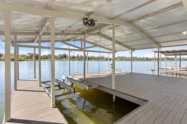 327 Meadowlakes DR, Meadowlakes, TX 78654