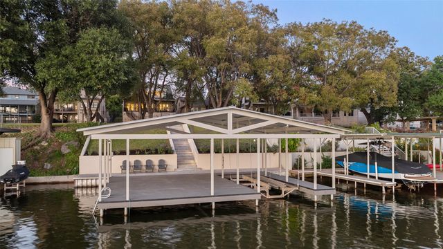 327 Meadowlakes DR, Meadowlakes, TX 78654