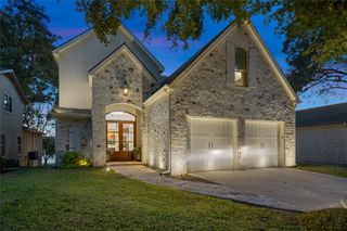 327 Meadowlakes DR, Meadowlakes, TX 78654