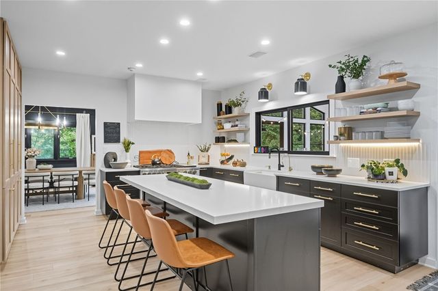 215 Timber Ridge Rd, O'hara, PA 15238