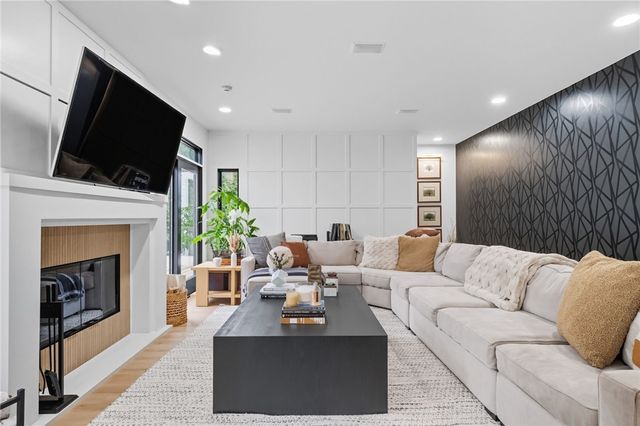 215 Timber Ridge Rd, O'hara, PA 15238