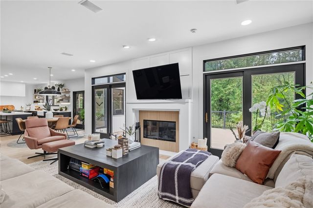 215 Timber Ridge Rd, O'hara, PA 15238