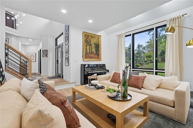 215 Timber Ridge Rd, O'hara, PA 15238