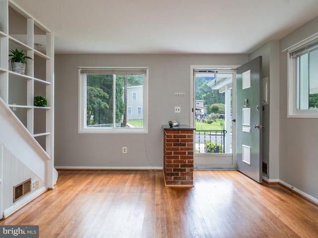 10648 ASHBY PL, Fairfax, VA 22030