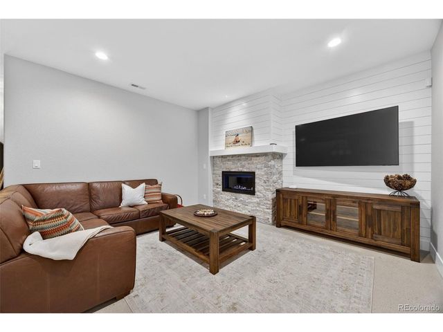 9498 Wagonwheel Dr, Littleton, CO 80125