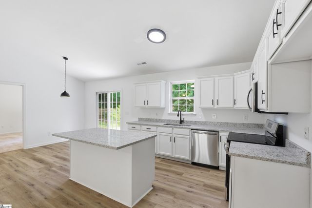 18 Patriots Pride Court, Simpsonville, SC 29680