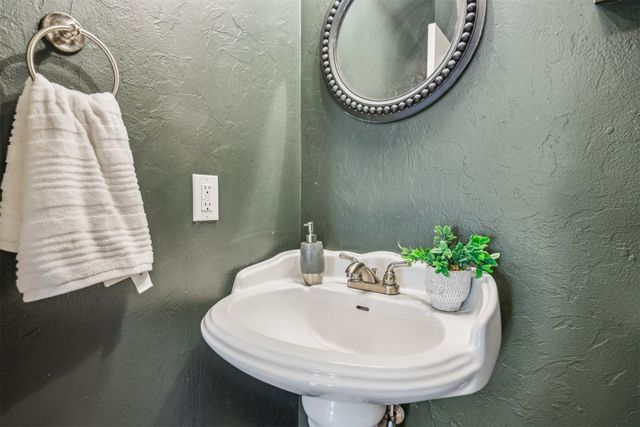 241 E Atlanta Terrace, Mustang, OK 73064